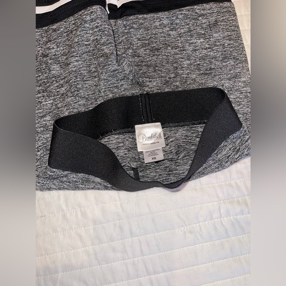 Bombshell Sportswear Leggings - Picture 4 of 5